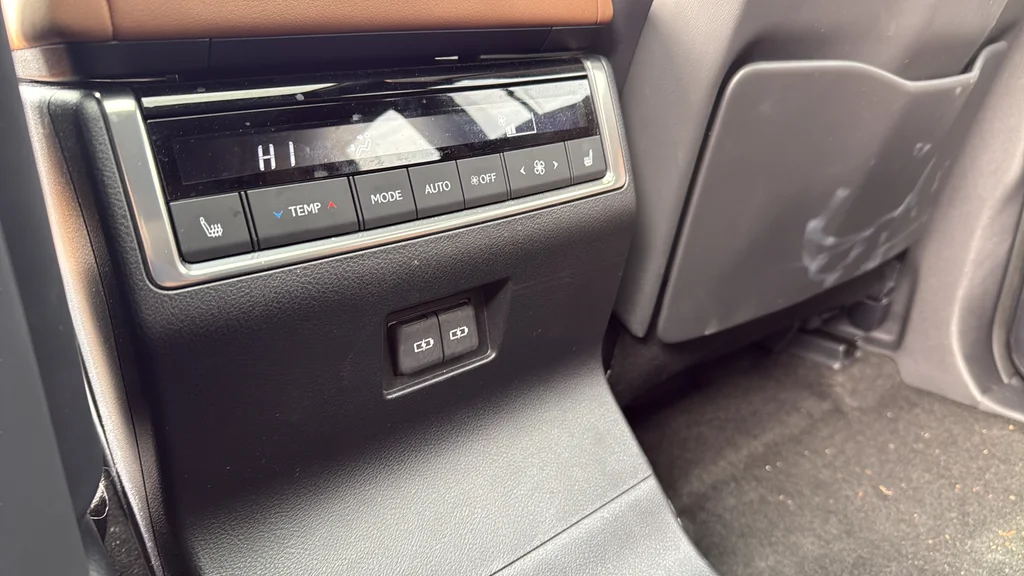 Certified Used 2024  Lexus 550 Luxury+ image 16