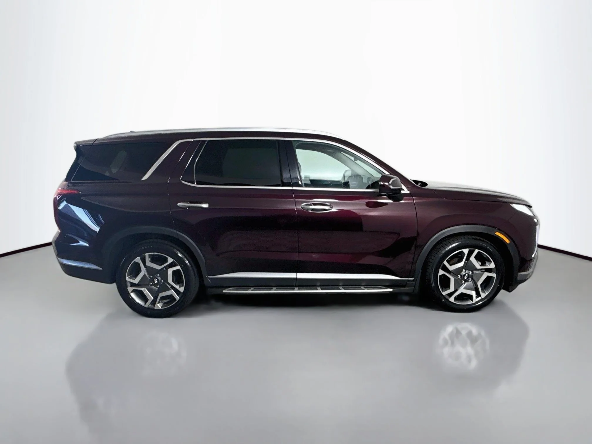 Used 2024 Sierra Burgundy Hyundai SEL 7P image 8