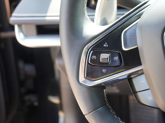 Used 2022 Black Chevrolet Stingray image 23