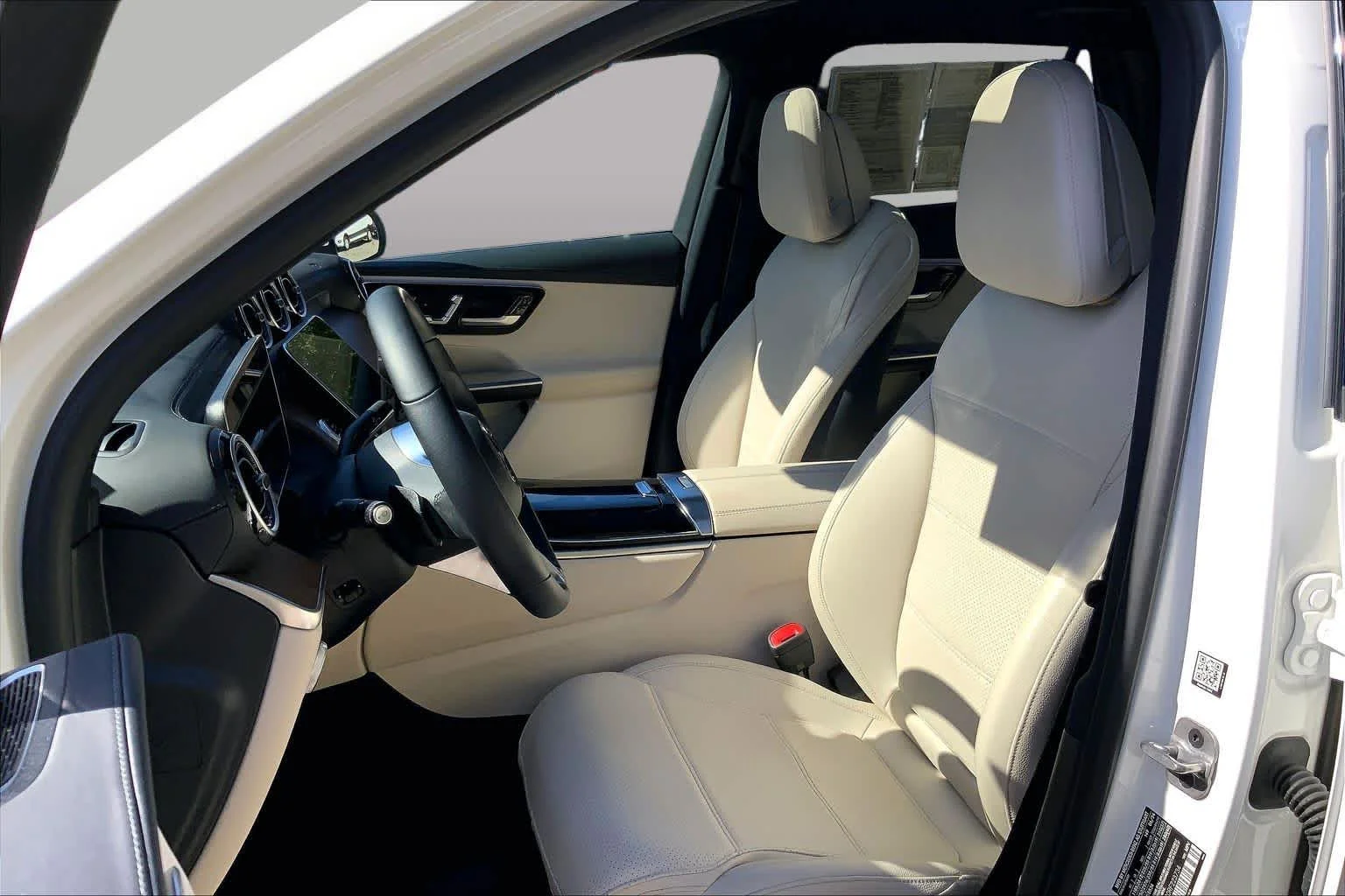 Used 2024 Polar White Mercedes-Benz GLC 300 image 9