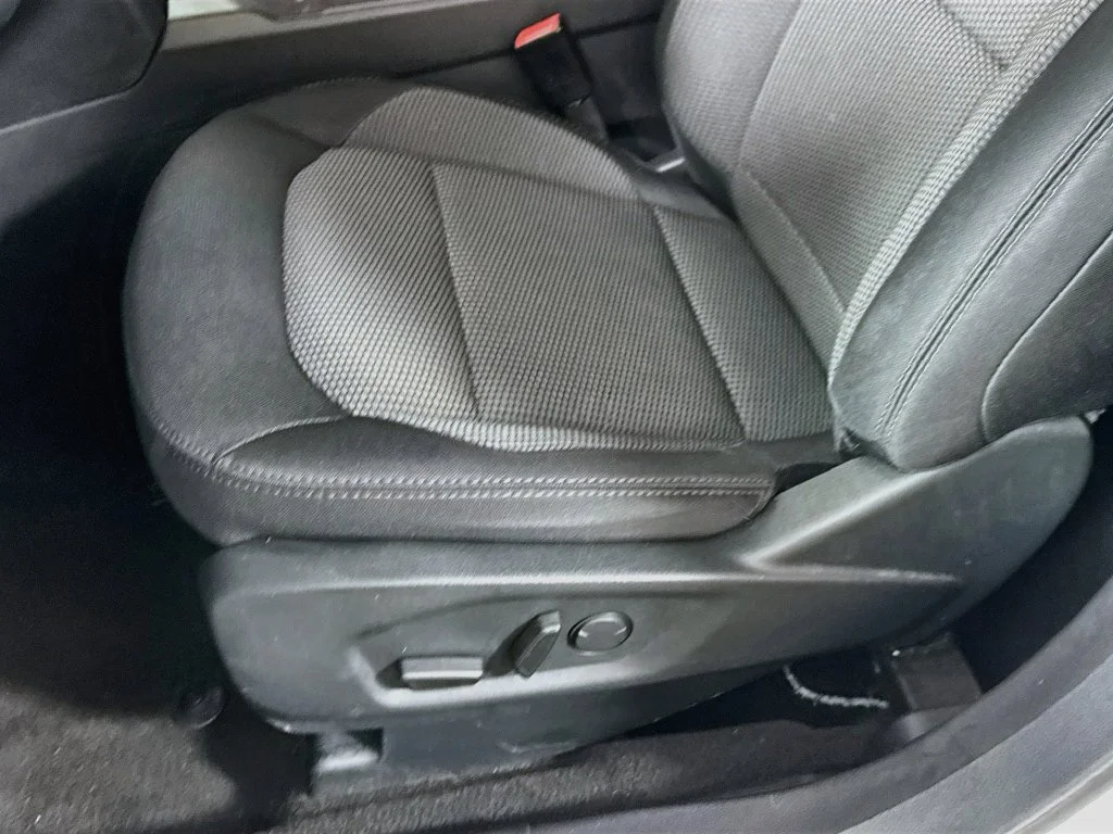 Used 2019 White Ford XLT image 23