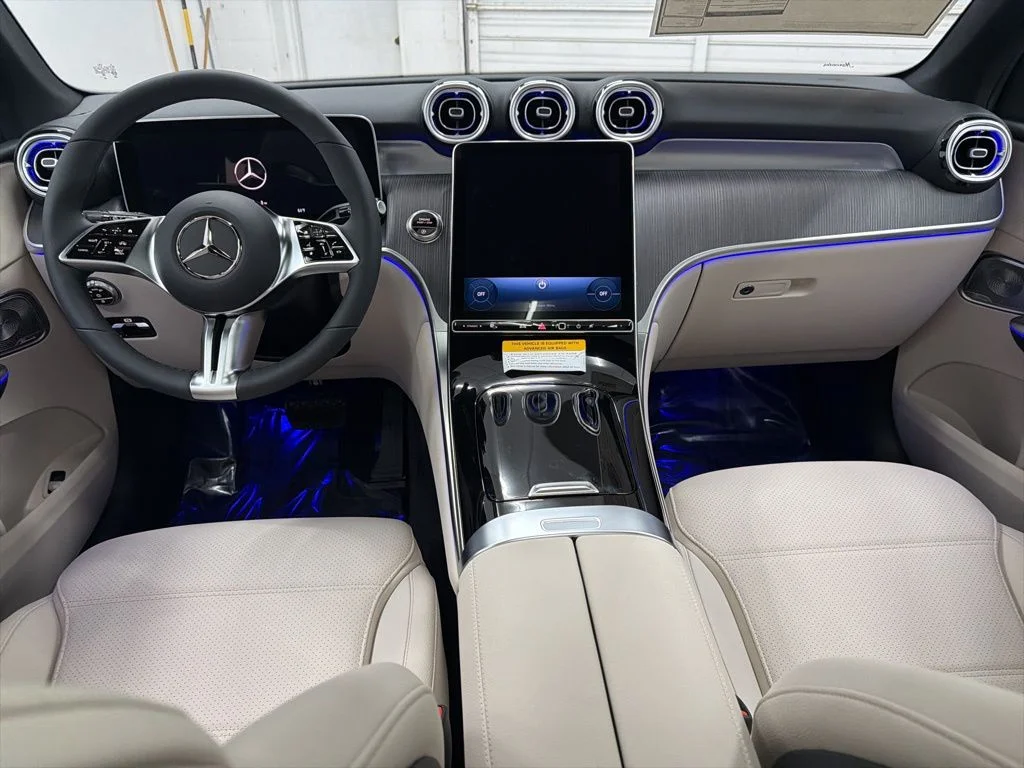 Used 2026 Gray Mercedes-Benz GLC 300 image 21