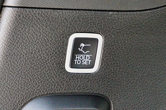 New 2026 Bright White Clear-Coat Exterior Paint Jeep Limited Altitude image 17