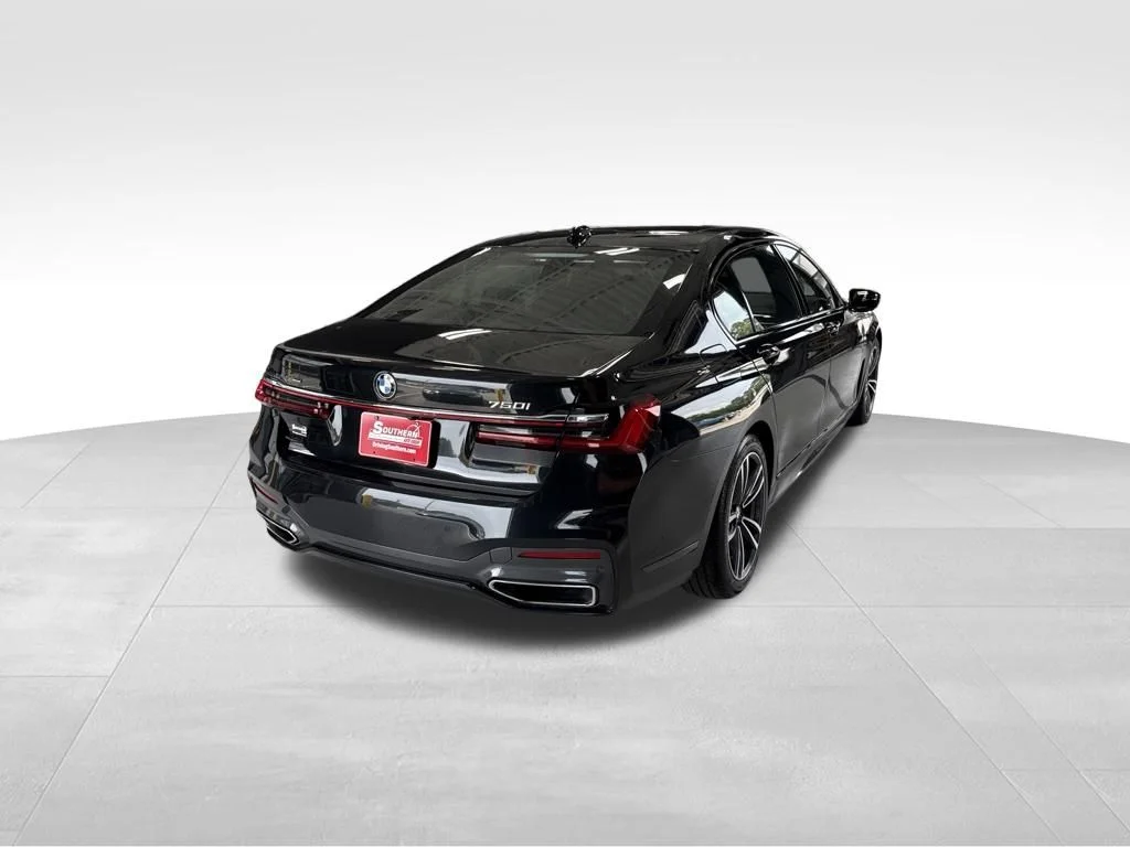 Used 2022 Black BMW 750i xDrive image 5