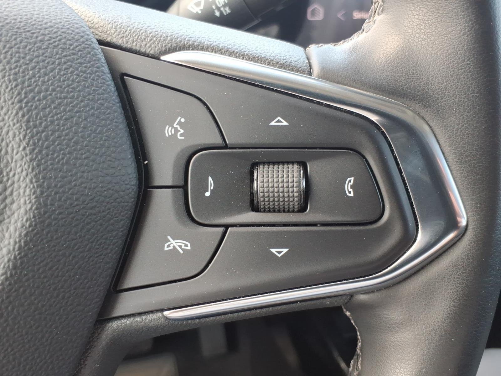 Used 2025 Mosaic Black Metallic Chevrolet LT image 15