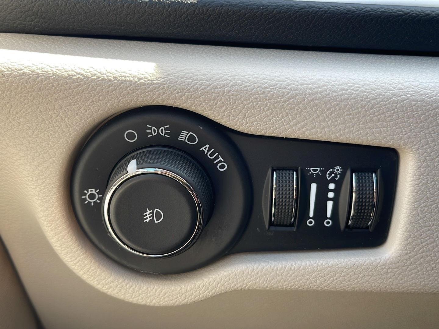2023 Chrysler Pacifica Touring L - Photo 36