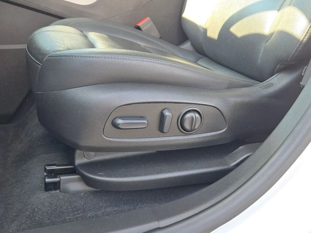 Used 2022 White Chevrolet LT image 24