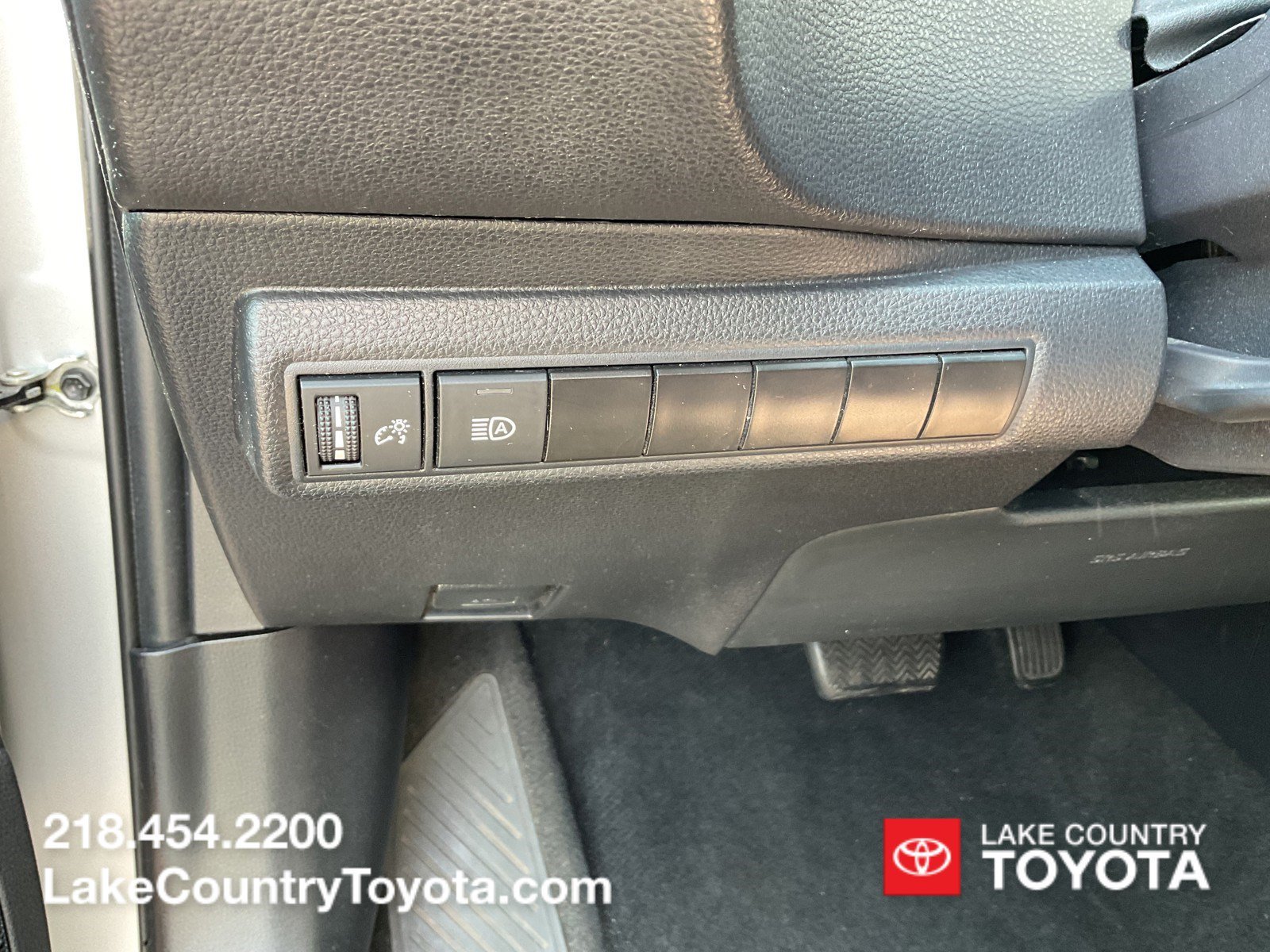 Used 2022 Silver Toyota SE image 29