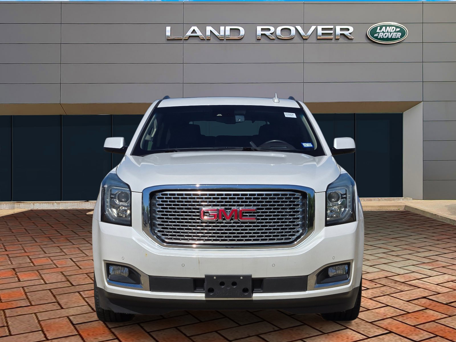 Used 2017 White Frost Tricoat GMC Denali image 2