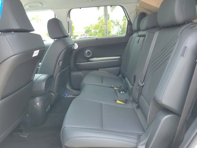 New 2026 White Hyundai Blue SEL 8P image 6