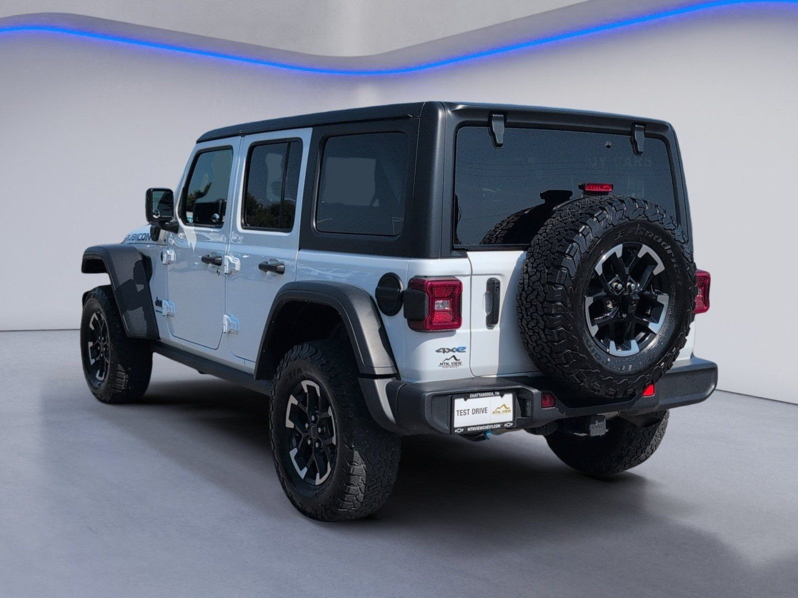 Used 2024 White Jeep Rubicon 4xe image 3