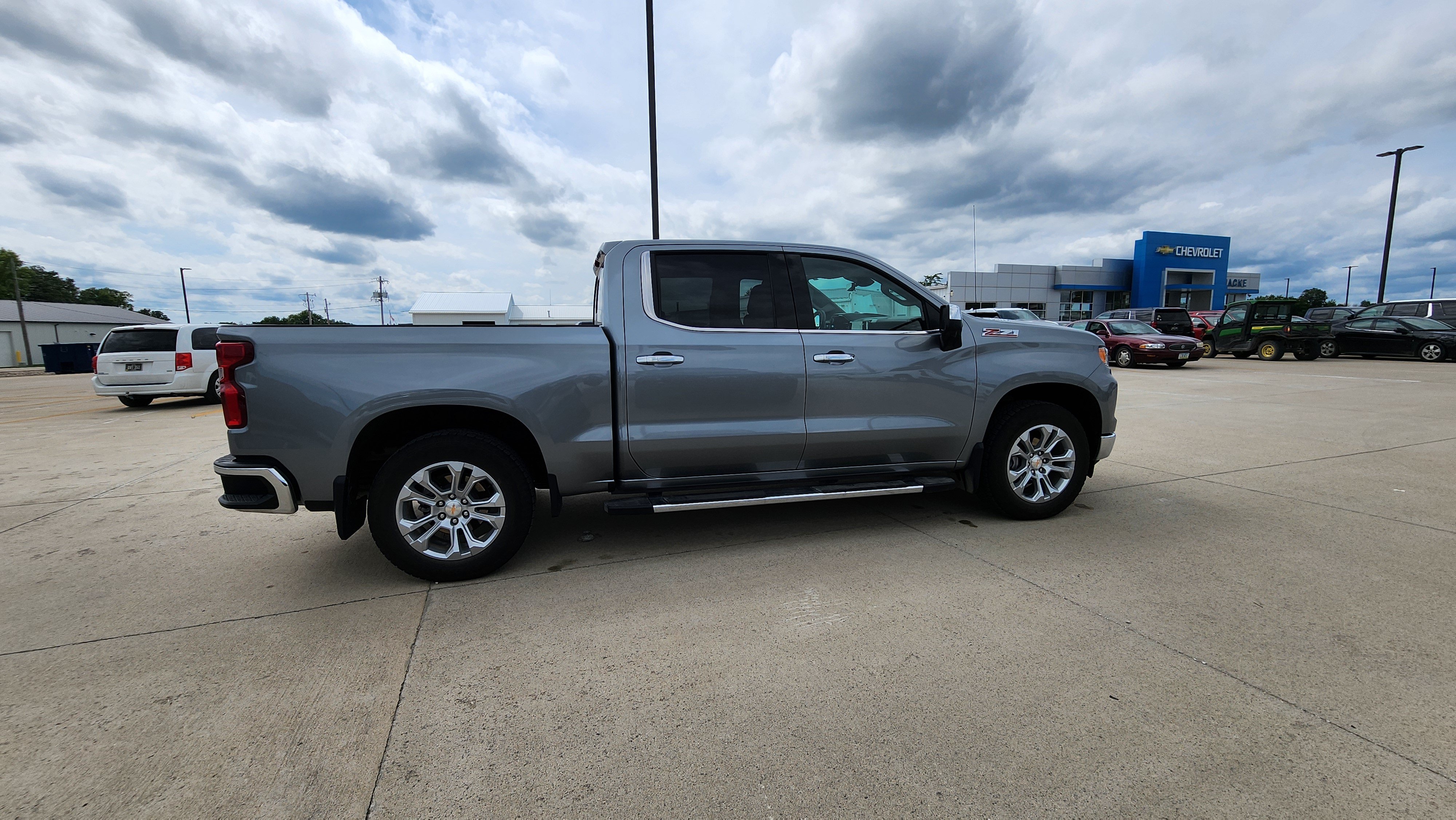 2025 Chevrolet Silverado 1500 LTZ - Photo 3