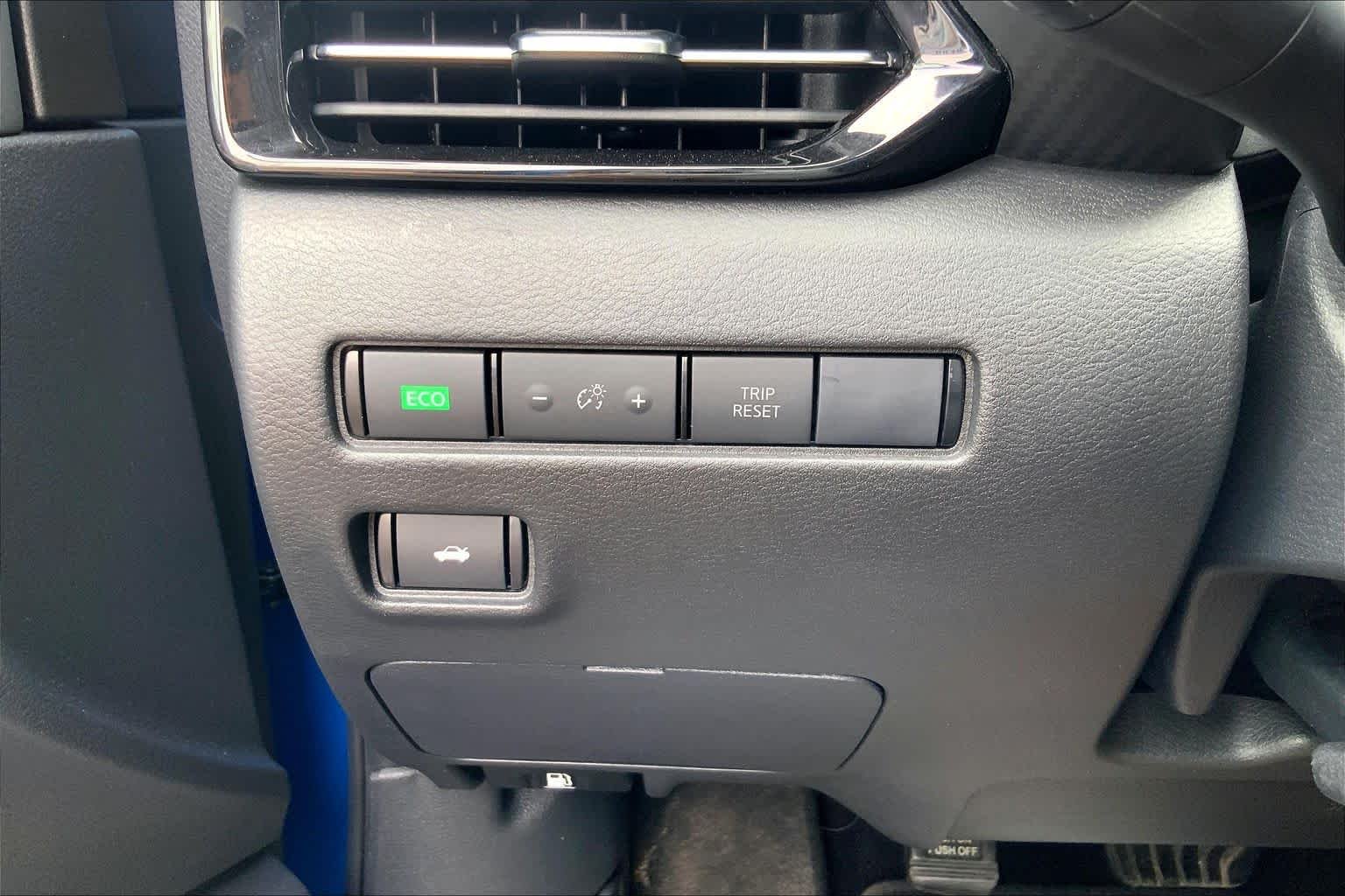 Used 2023 Electric Blue Metallic Nissan SR image 35