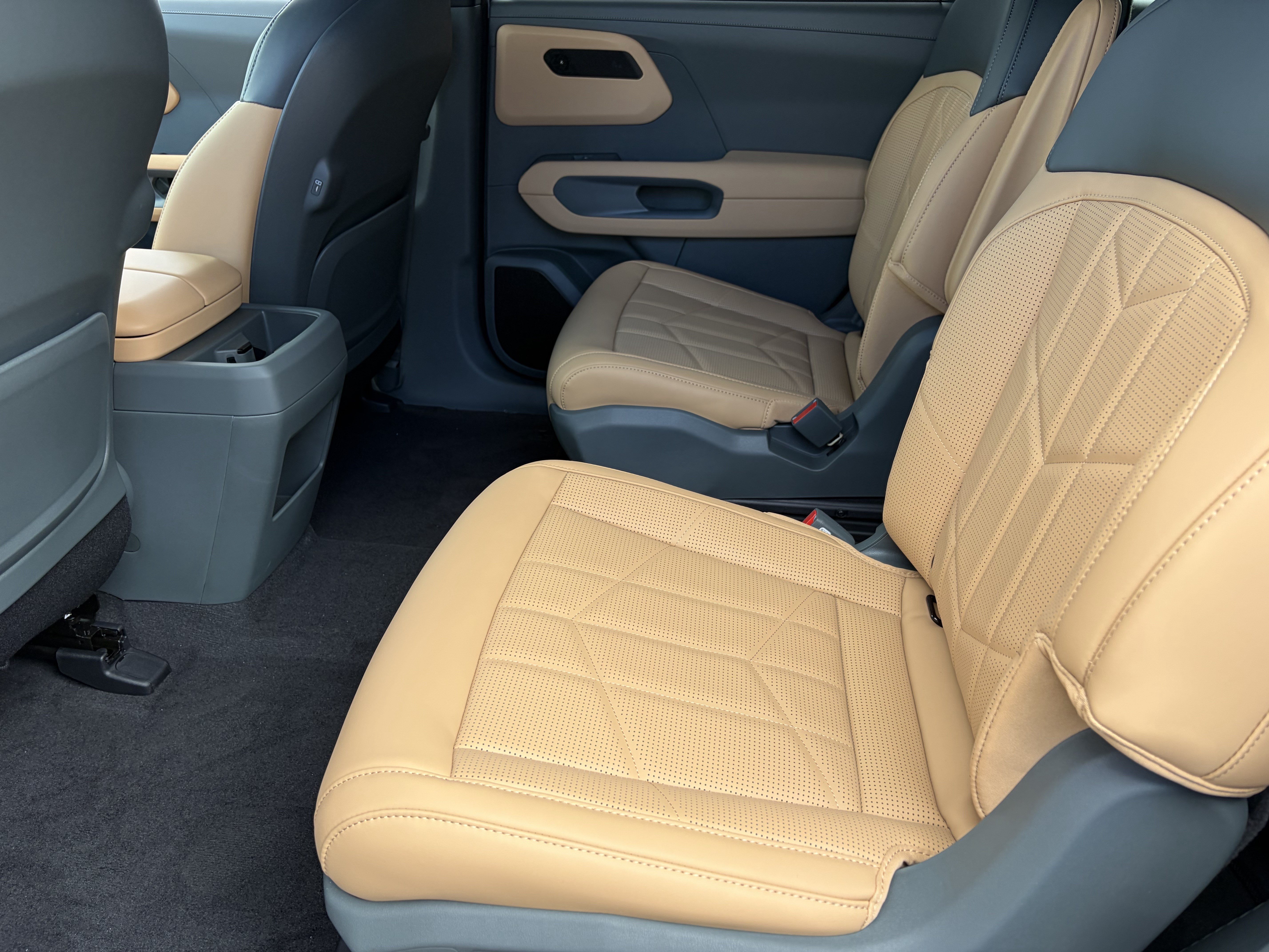 New 2027 Glacial White Pearl Kia X-LINE SX image 15