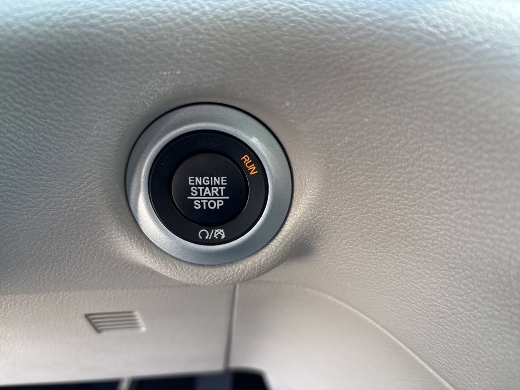 2024 Chrysler Voyager LX - Photo 26