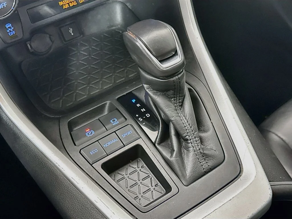 Used 2022 Black Toyota XLE Premium image 20