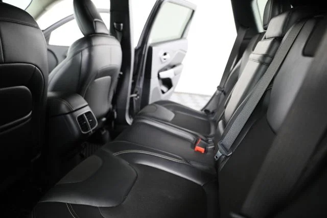 Used 2018 Gray Jeep Latitude Plus image 21