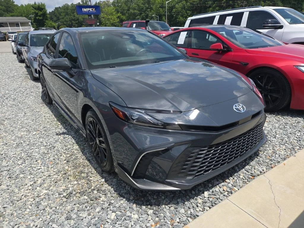 Used 2025  Toyota SE image 2