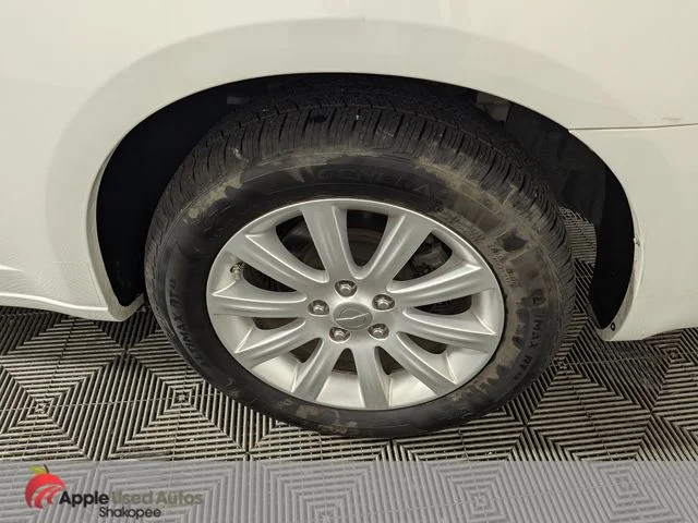 Used 2012 White Chrysler Touring image 36