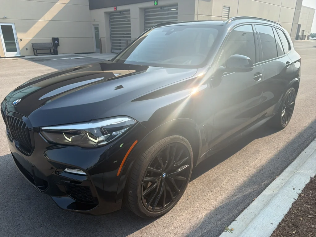 Used 2021 Black Sapphire Metallic BMW xDrive40i image 3