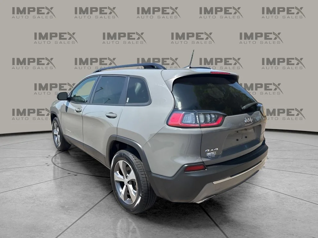 Used 2022 Gray Jeep Limited image 3