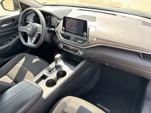 Used 2025 Gray Nissan 2.5 SV image 36