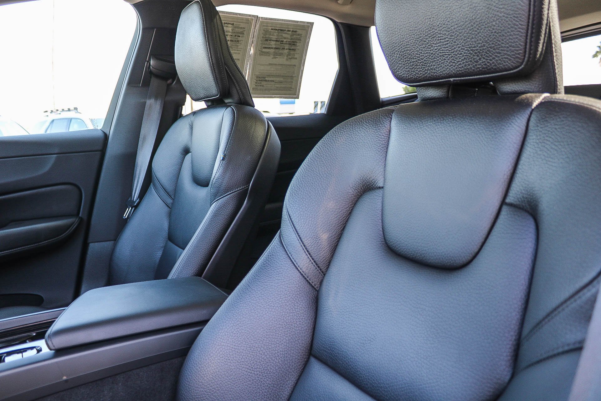 2023 Volvo XC60 Plus - Photo 23