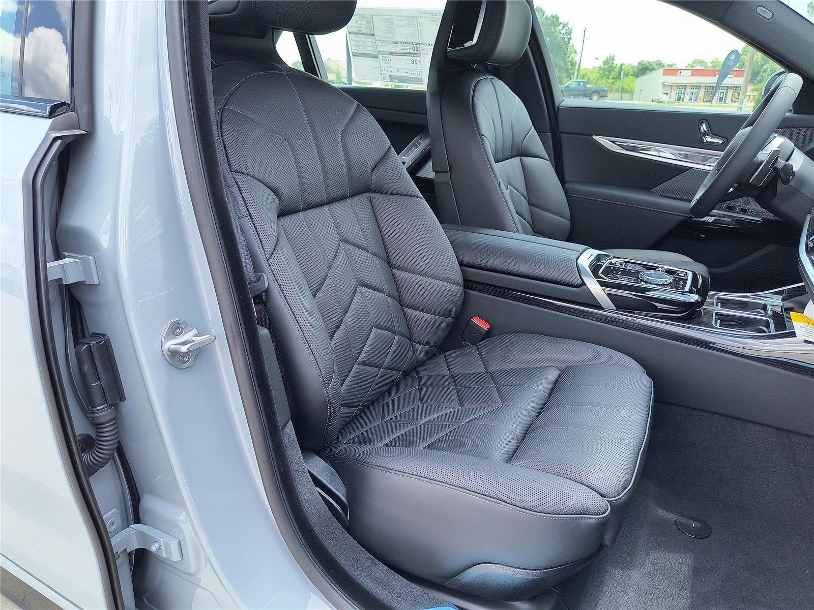 2025 BMW 7 Series 740i - Photo 12