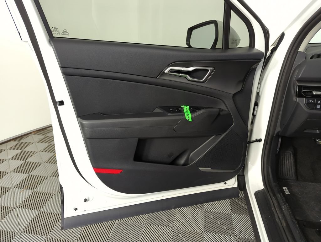 New 2026 Snow White Pearl Kia LX image 18