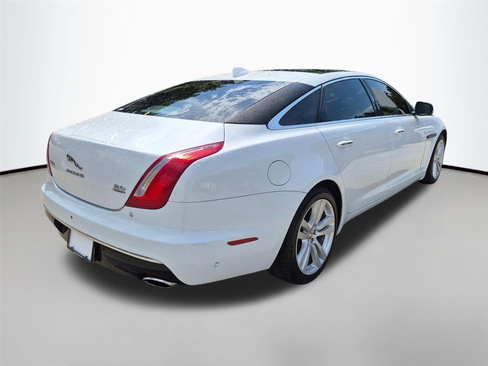 Used 2018 Fuji White Jaguar XJL Portfolio image 10