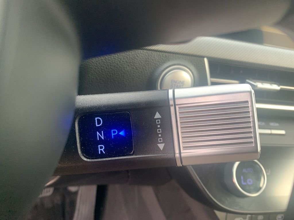 Certified Used 2025 Blue Hyundai SEL image 18