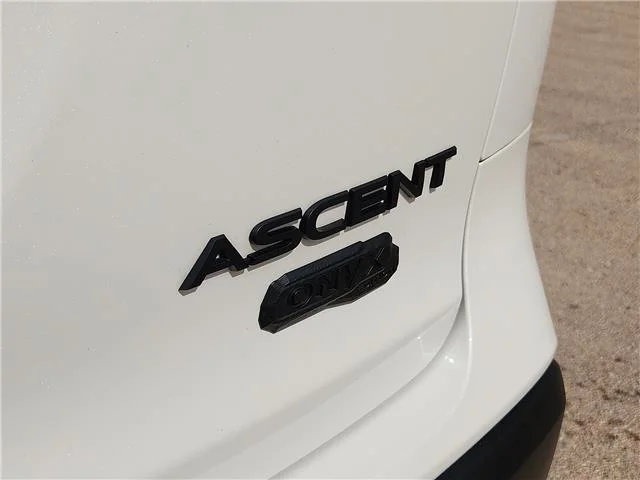 Used 2025 Crystal White Pearl Subaru Onyx Edition 7-Passenger All-Wheel Drive image 7