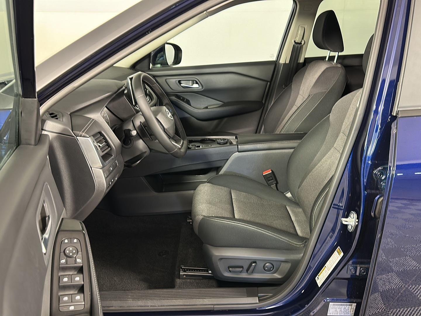 New 2026 Deep Ocean Blue Pearl Nissan SV image 6
