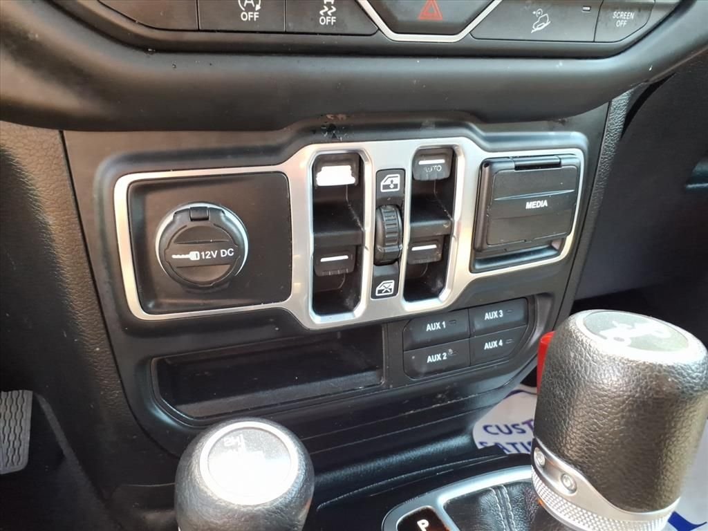 Used 2018 Red Jeep Unlimited Sahara image 24