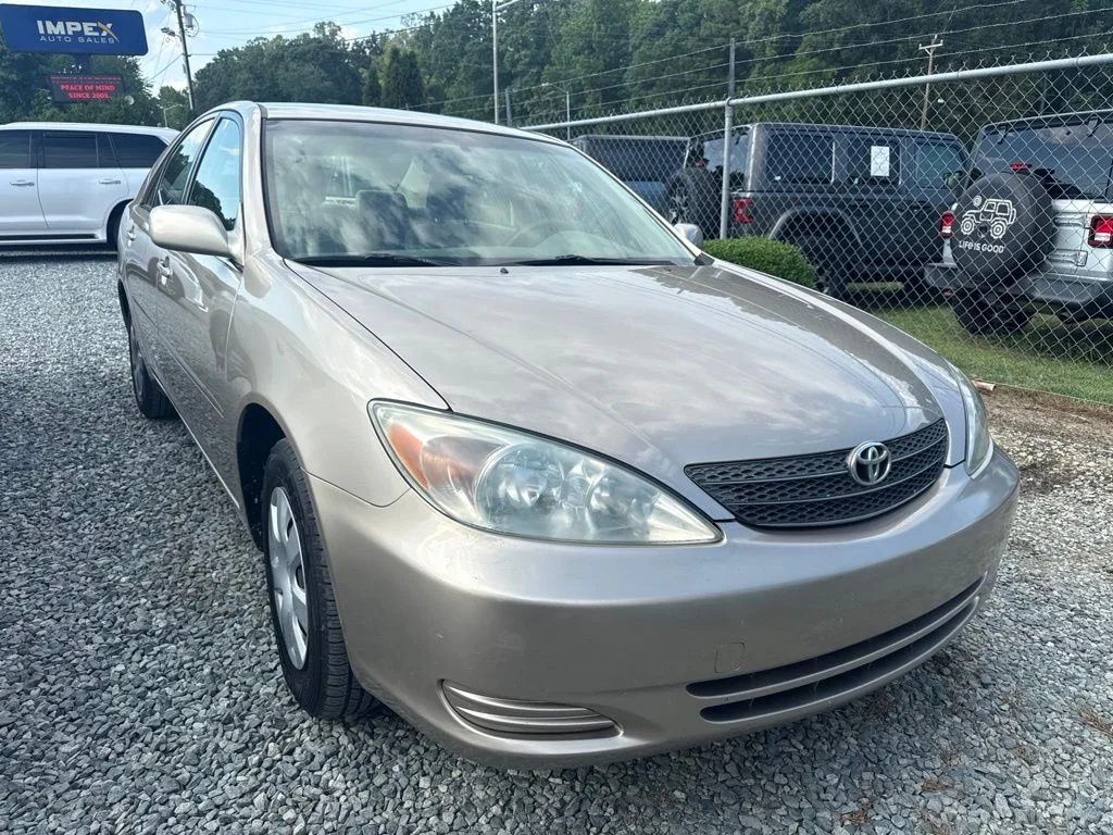 Used 2003 Beige Toyota LE image 2