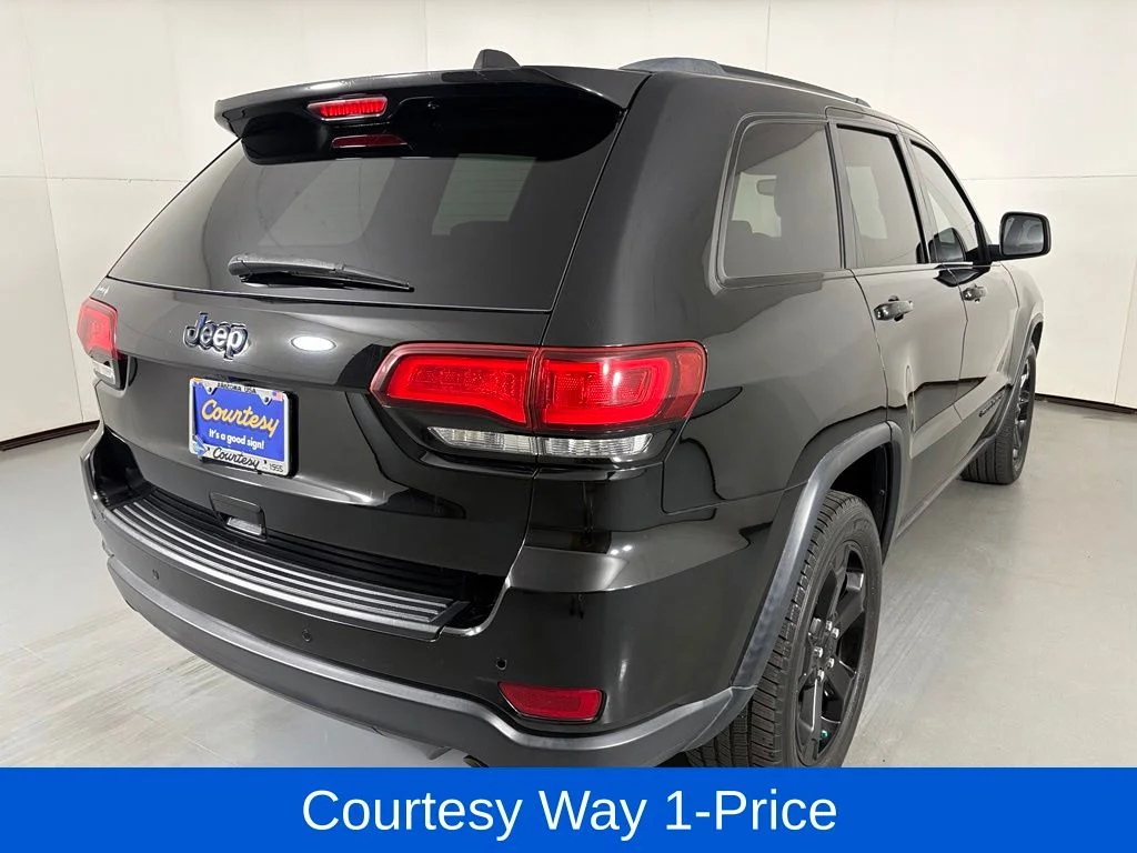 Used 2019 Black Jeep Laredo image 11