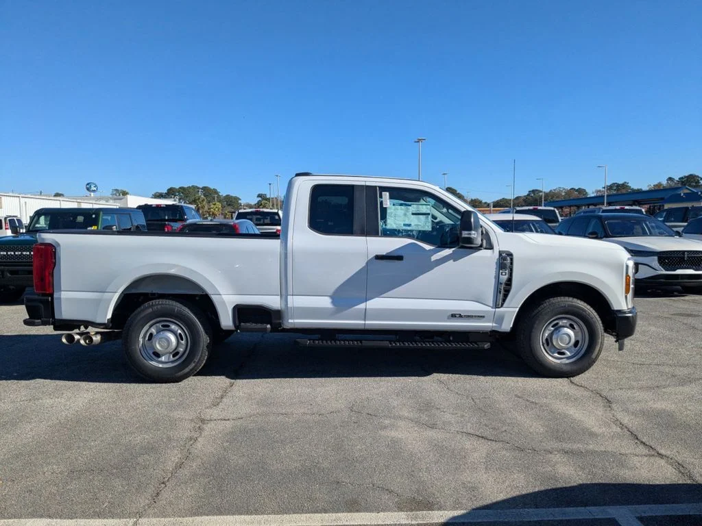 New 2026 Oxford White Ford XL image 3