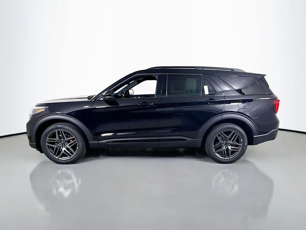New 2026 Agate Black Metallic Ford ST-Line image 4