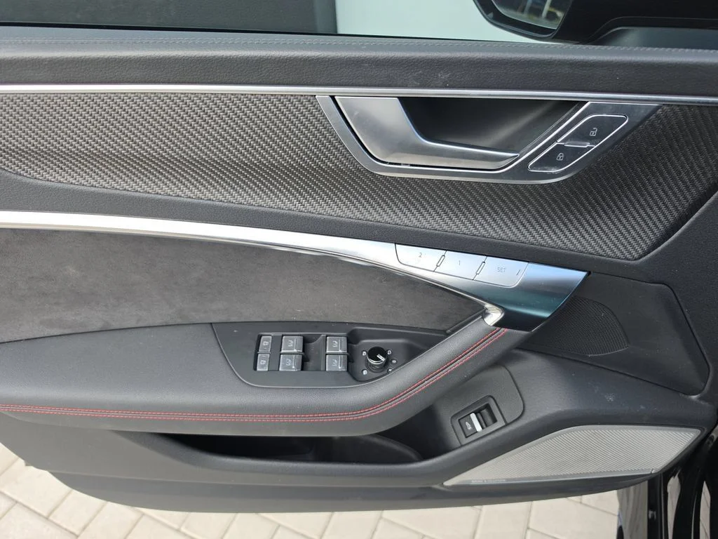 Used 2025 Mythos Black Metallic Audi 4.0T image 16