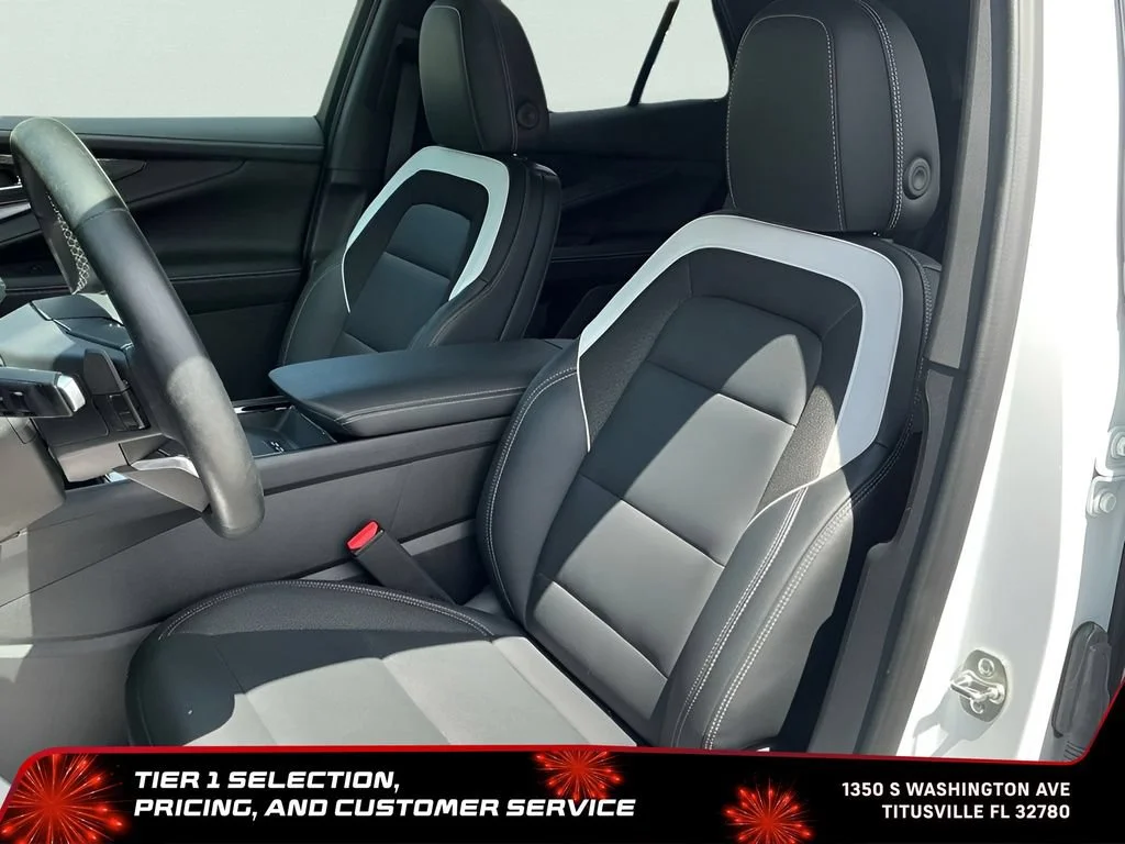 Used 2024 Summit White Chevrolet LT image 30