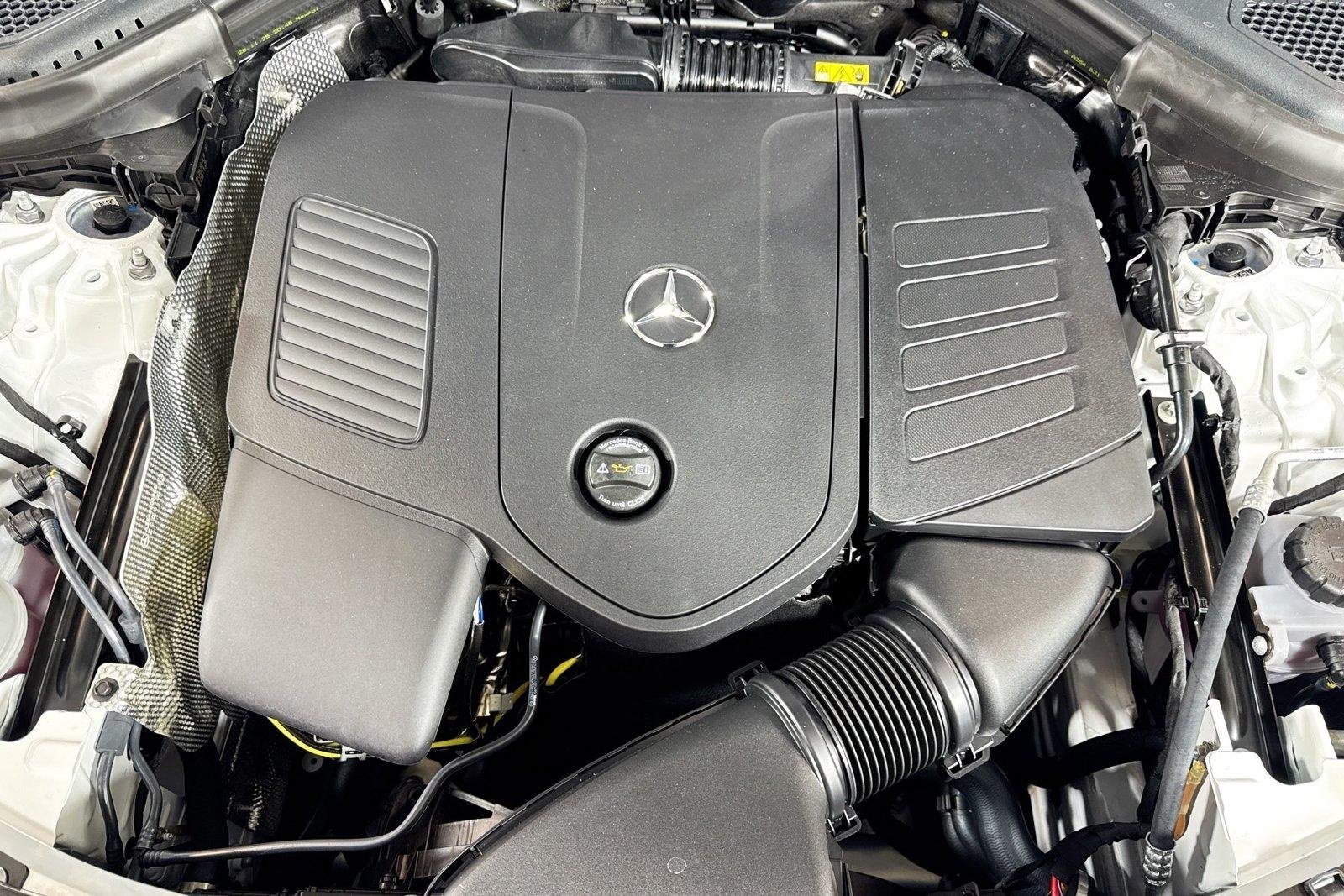 New 2026 Manufaktur Moonlight White Metallic Mercedes-Benz GLC 300 image 28