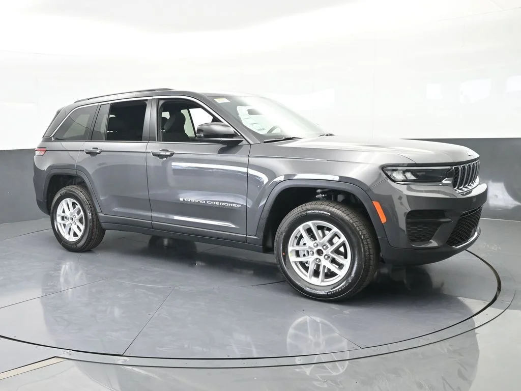 New 2026 Baltic Gray Metallic Clearcoat Jeep Laredo X image 8