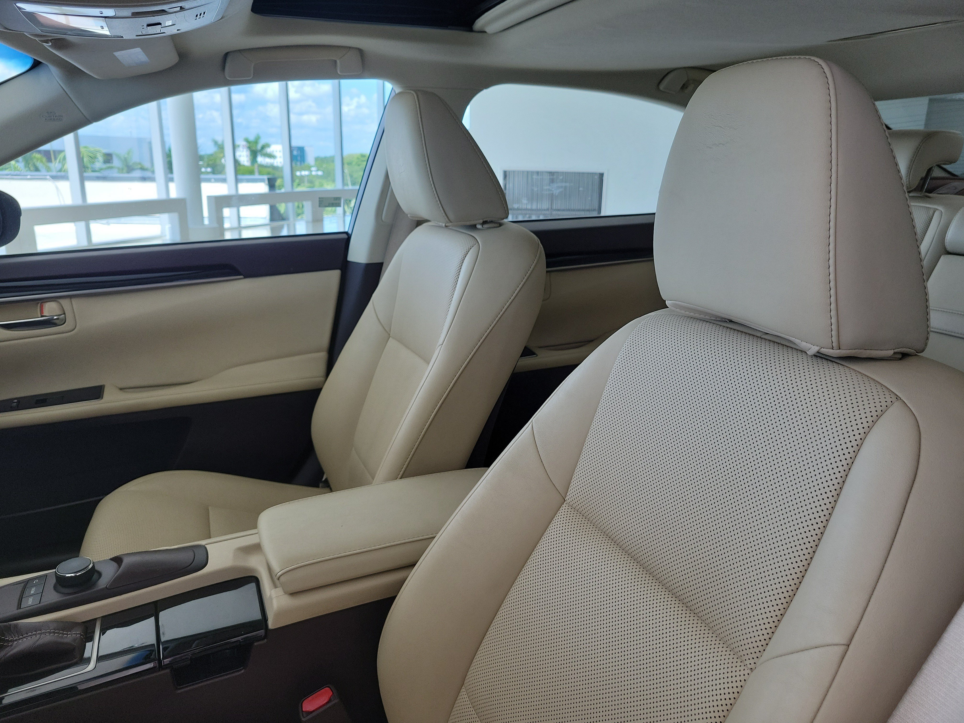 Used 2018 Silver Lexus ES 350 image 21