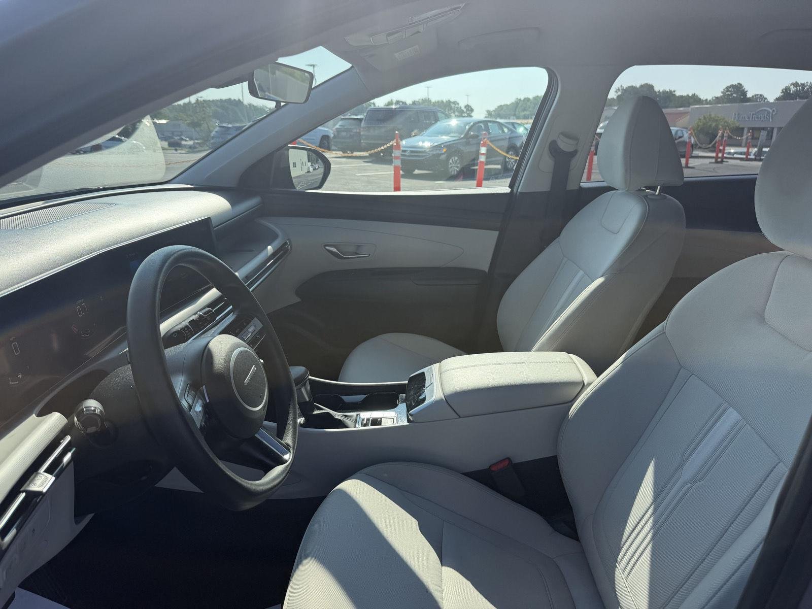 Used 2025 Hampton Gray Hyundai SEL image 12
