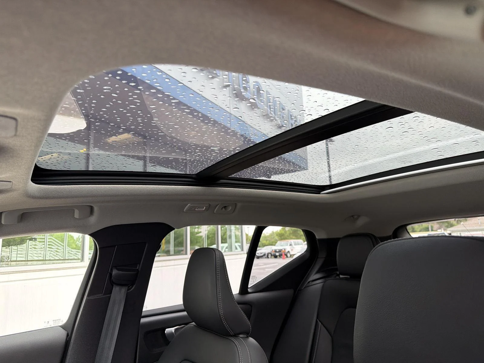 Used 2024 Vapor Grey Metallic Volvo Ultimate Bright Theme image 26
