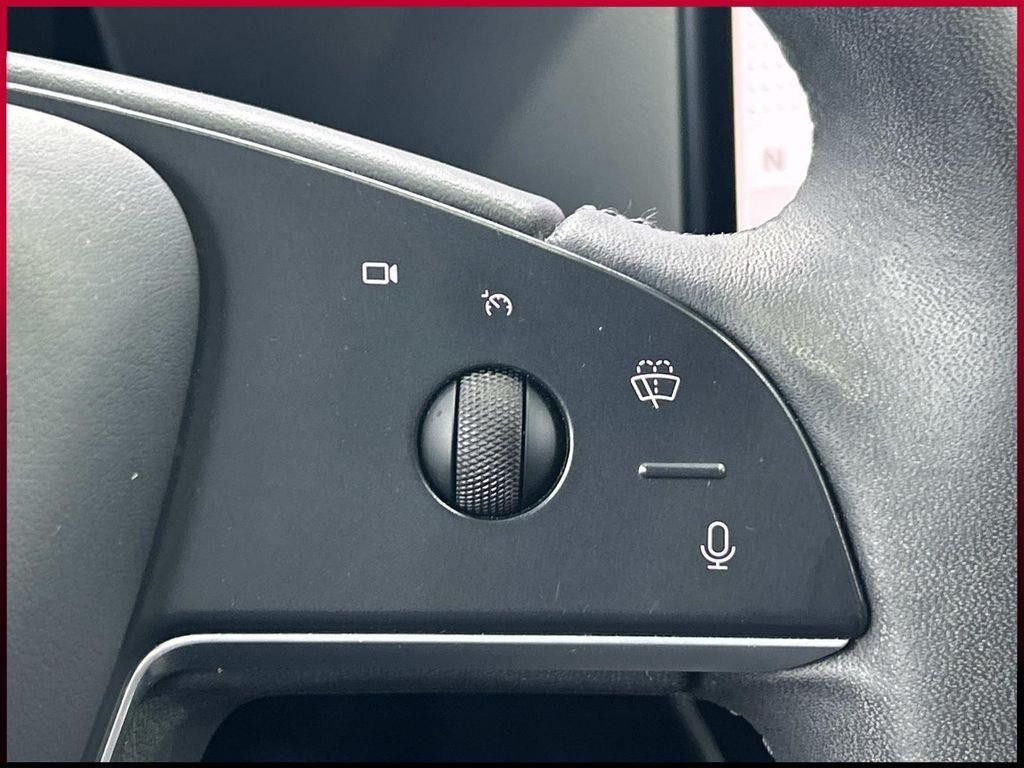 Used 2024  Tesla Base image 31