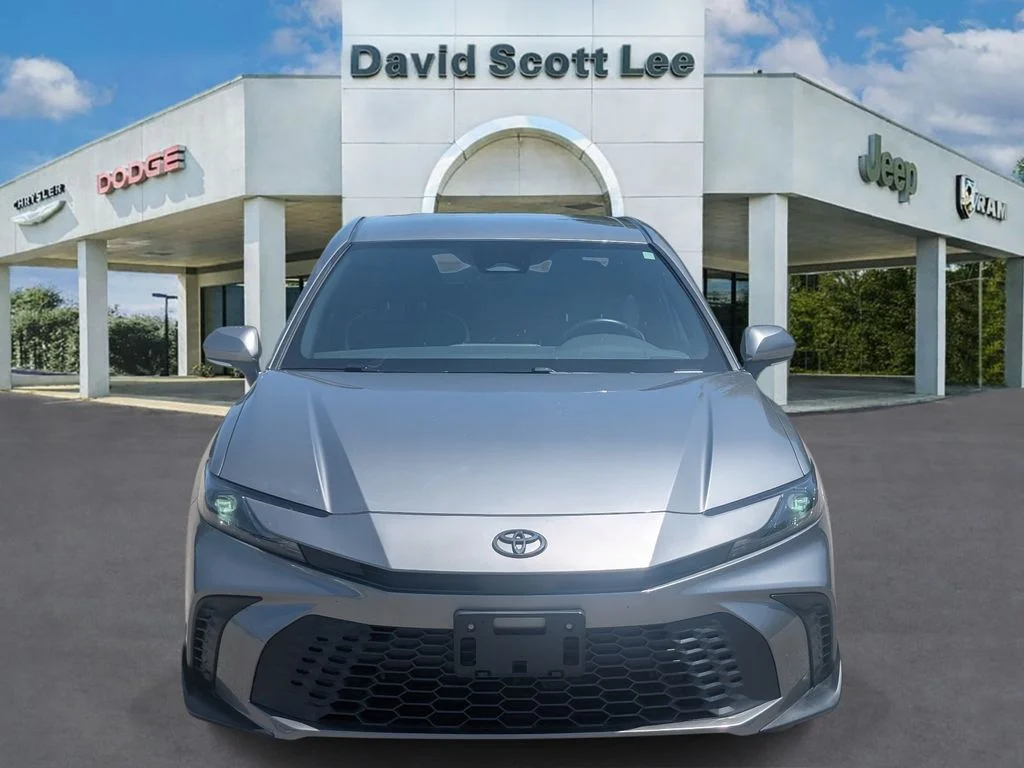 Used 2025  Toyota SE image 2