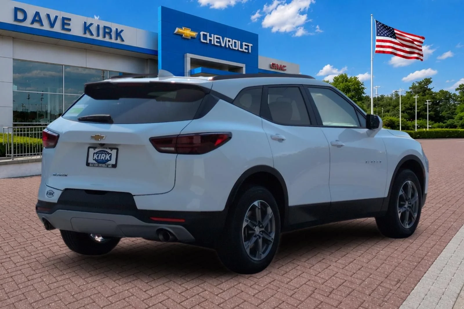 Used 2024 Summit White Chevrolet 2LT image 3