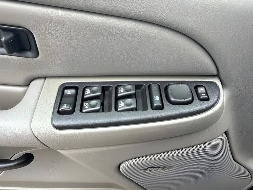 Used 2005 Onyx Black GMC SLT image 27