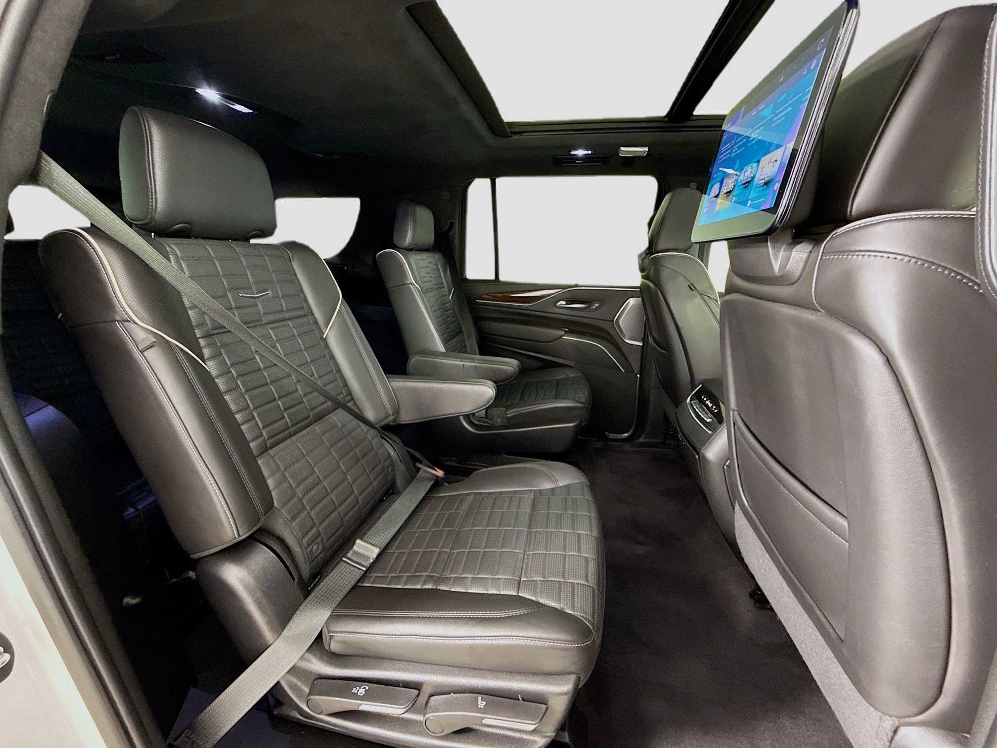 Used 2023 Crystal White Tricoat Cadillac Sport Platinum image 33